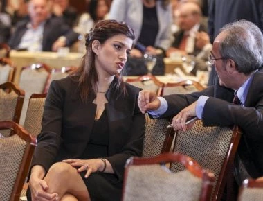 Το twitter απαντά στην Αναστασία Γιάμαλη μετά το σχόλιό της για την «καθαρίστρια» Νοτοπούλου